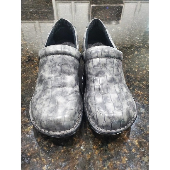 B.O.C Born Concepts Women's Gray Crocodile Embossed Clogs Wedge Heel Shoes 8 - Picture 9 of 9